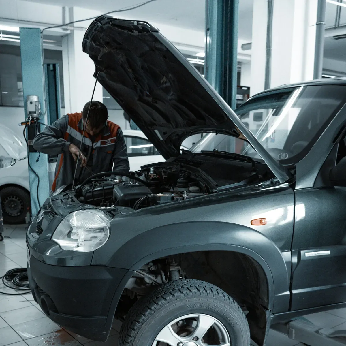 Servis vozila u radionici